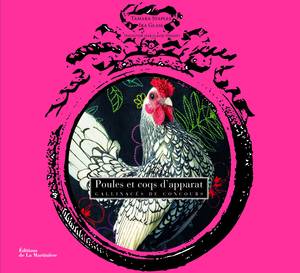 Poules et Coqs d'apparat

LE LIVRE

En un réjouissant défilé de plumes et de crêtes, cet ouvrage étonnant présente en détail plus de 40 races de
volailles de concours du monde entier : jeune coq Java noir au plumage lustré, poule Padoue à la huppe
extravagante, jeune poulet Combattant anglais au port élancé, jeune poule Pékin au plumage abondant, coq
Barbu d’Uccle aux favoris épais...
Une référence pour les éleveurs de volailles, les collectionneur et les passionnés, et une vraie découverte
pour les simples amateurs, curieux du monde animalier.

POINTS FORTS

=&gt; Livre de référence pour les éleveurs et les amateurs.
=&gt; 40 races illustrées par les photographies artistiques de Tamara Staple s et commentées par Ira Glass,
spécialiste reconnue dans le domaine.
=&gt; Chaque fiche décrit la race, l'origine, le plumage et les coloris.
=&gt; Sujet très en vogue actuellement.

L'AUTEUR

Photographies et Textes
Tamara Staples a commencé à photographier la volaille par curiosité pour cet univers méconnu. Elle a reçu
de nombreux prix pour ses photographies.
Christa Velbel est auteur de nombreux livres sur la volaille.
Traduction
Auteur et traducteur de nombreux ouvrages sur la basse-cour, Jean-Claude Périquet est le président de la
Fédération française des volailles. Il est également représentant de la France à l'Entente européenne
d'aviculture et directeur de La Revue Avicole.

132 Pages - Septembre 2013
Tamara STAPLES
Format : 220 x 200 mm