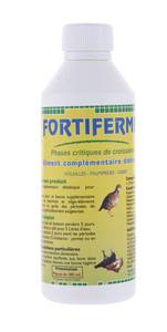 FORTIFERME 300 ml

Spécialiste de l'alimentation et de la santé de la volaille fermière et du gibier fermier GAMIFERME a conçu FORTIFERME, 
un supplément nutritionnel liquide pour gibier, lapins, volailles, canards, gibier, lapereaux, lapins, lapines, lièvres, pigeons, poules, poulets, oies...

DESTINATION DE FORTIFERME

canards, gibier, lapereaux, lapins, lapines, lièvres, pigeons, poules, poulets, oies, etc.
OBJECTIFS
NUTRITIONNELS
• Phase critique de croissance de la volaille et du gibier
• Période de besoin en vitamines.
• Préparation à l'oestrus et reproduction de la volaille et du gibier.
• Période climatiques et conditions d'élevage difficiles.

EMPLOI DE FORTIFERME

A diluer dans l'eau de boisson pendant 5 jours consécutifs à raison d'1 cuill. à café pour 4 litres d'eau de boisson.
A utiliser en alternance avec le VOLIFERME liquide ou LAPIFERME liquide, ne pas mélanger les 2 produits.

COMPOSITION DE FORTIFERME

Concentré liquide de Vitamines : A, D3, E, B1, B2, B6, pantothenate de Calcium, Biotine, Vit C.

TENEUR GARANTIE DE FORTIFERME

Vitamines
A............................................ 5 millions UI/kg
D3............................................. 200 000 UI/kg
E....................................................... 20 000UI
C................................................ 7 500 mg/kg
B1............................................... 30 00 mg/kg
B2............................................... 2 000 mg/kg
Pantho Ca.................................................................
Biotine.................................................................
Vitamine PP .................................................................
 	 		
PRESENTATION DE FORTIFERME
Flacon de 300 ml